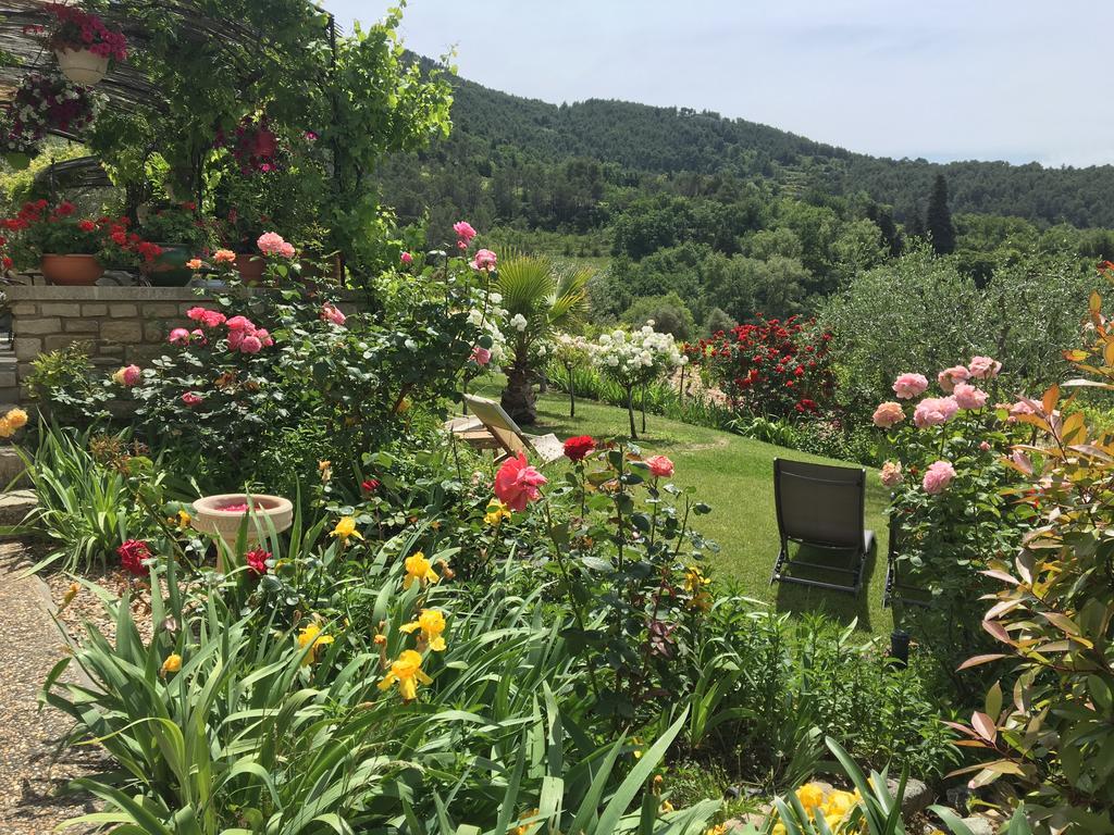 Le Grand Jardin Panzió Lafare Kültér fotó